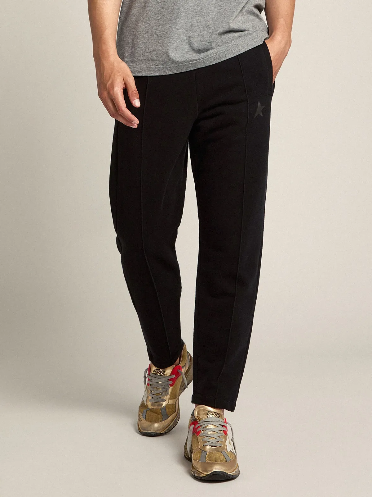 Pantalon de jogging homme noir avec étoile sur le devant | Golden Goose