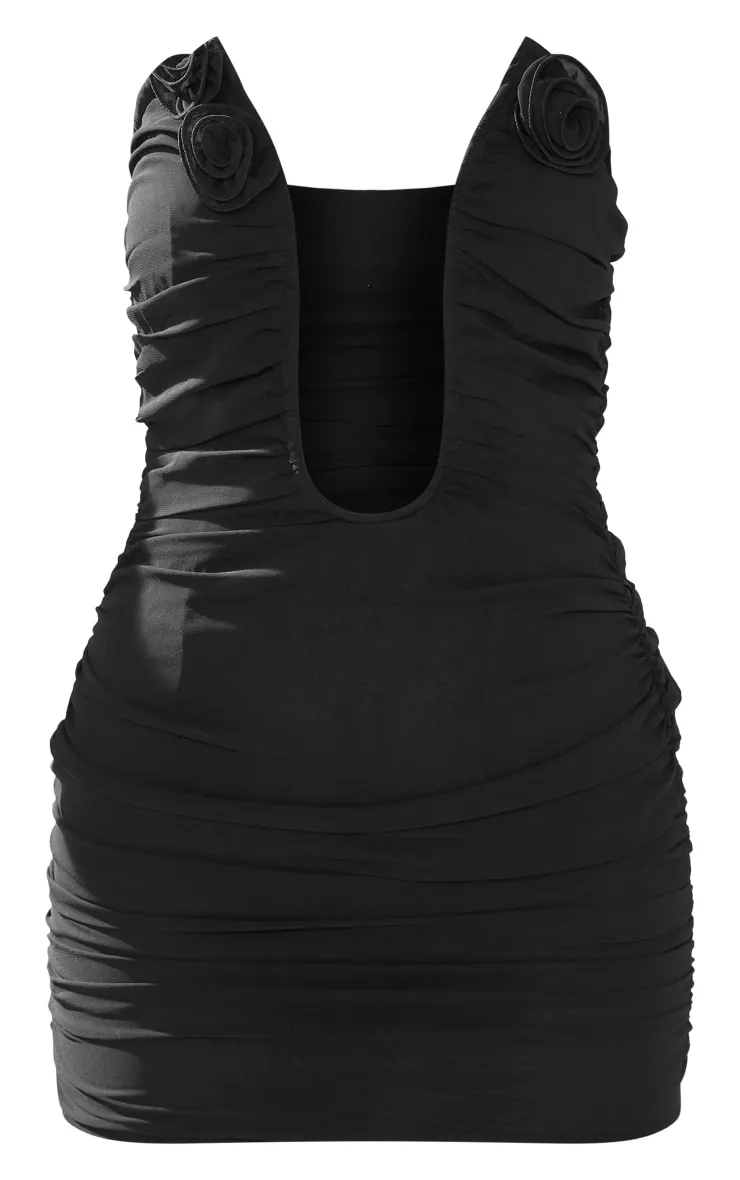 Robe bustier moulante en mousseline de soie noire à empiècement roses et barre en V