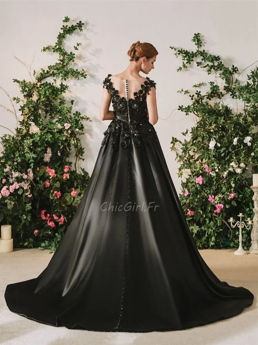 Robe De Mariée Trapèze Noire Gothique Satin Avec Fleurs Epaule Couverte