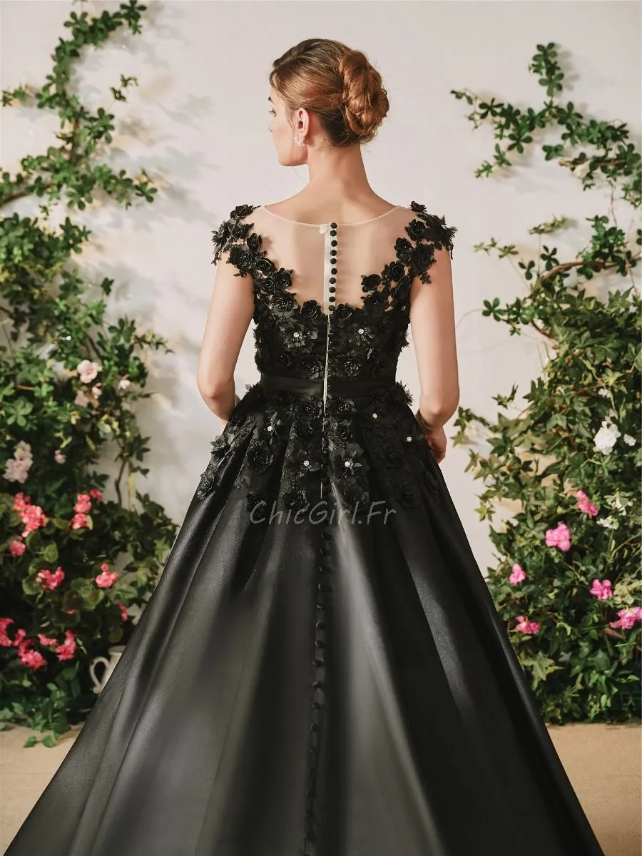 Robe De Mariée Trapèze Noire Gothique Satin Avec Fleurs Epaule Couverte