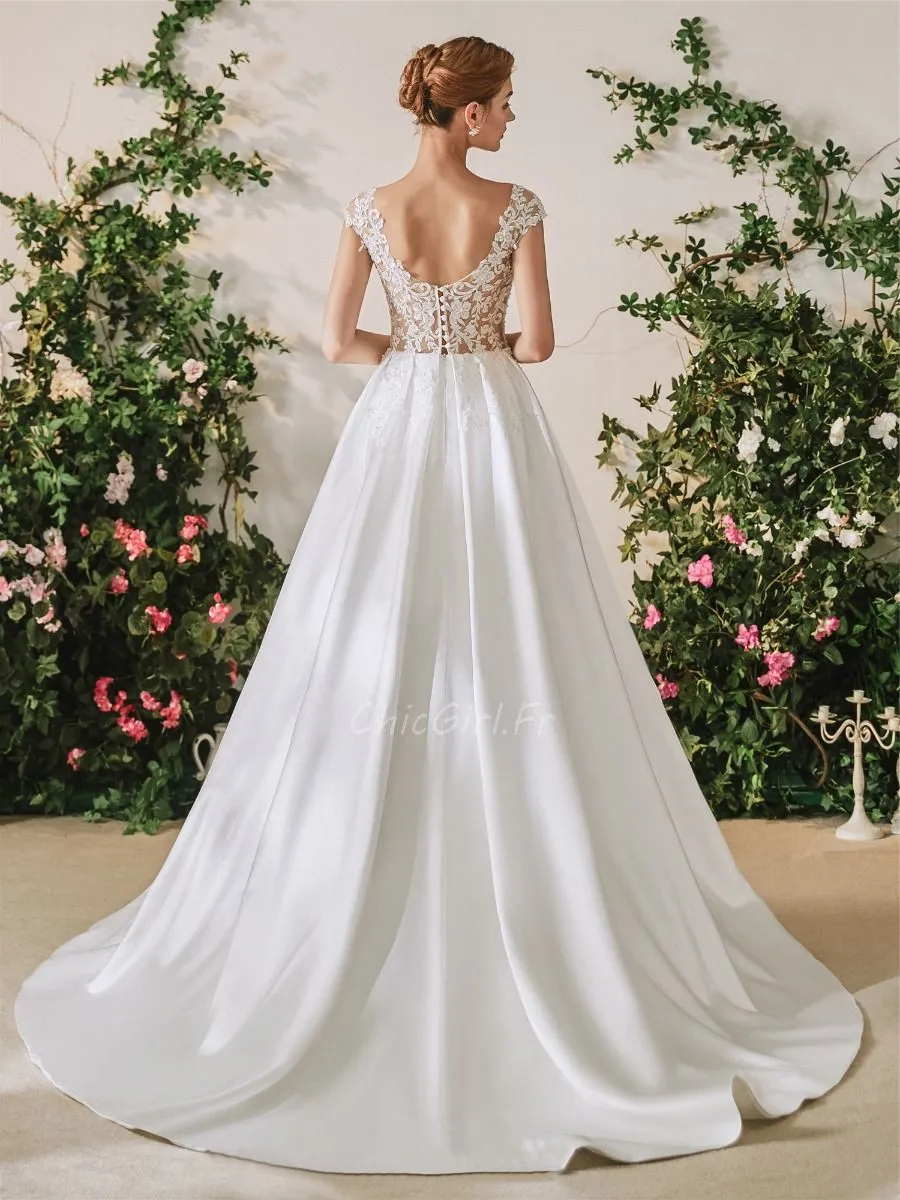 Robe De Mariée Trapèze Satin Brodée Col Bateau Epaule Couverte