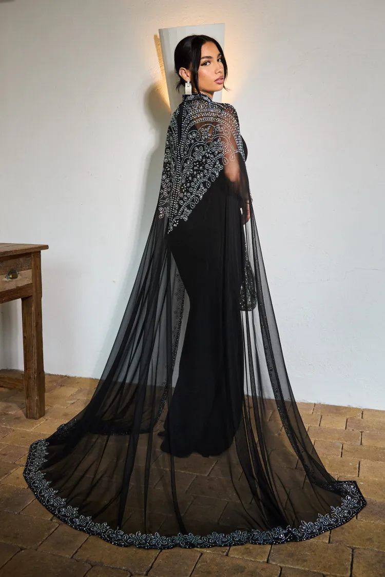 Robe noire à cape en strass