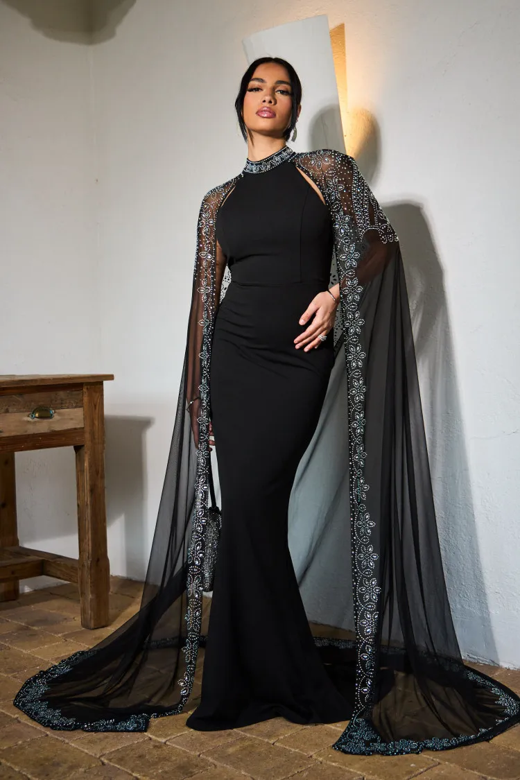 Robe noire à cape en strass